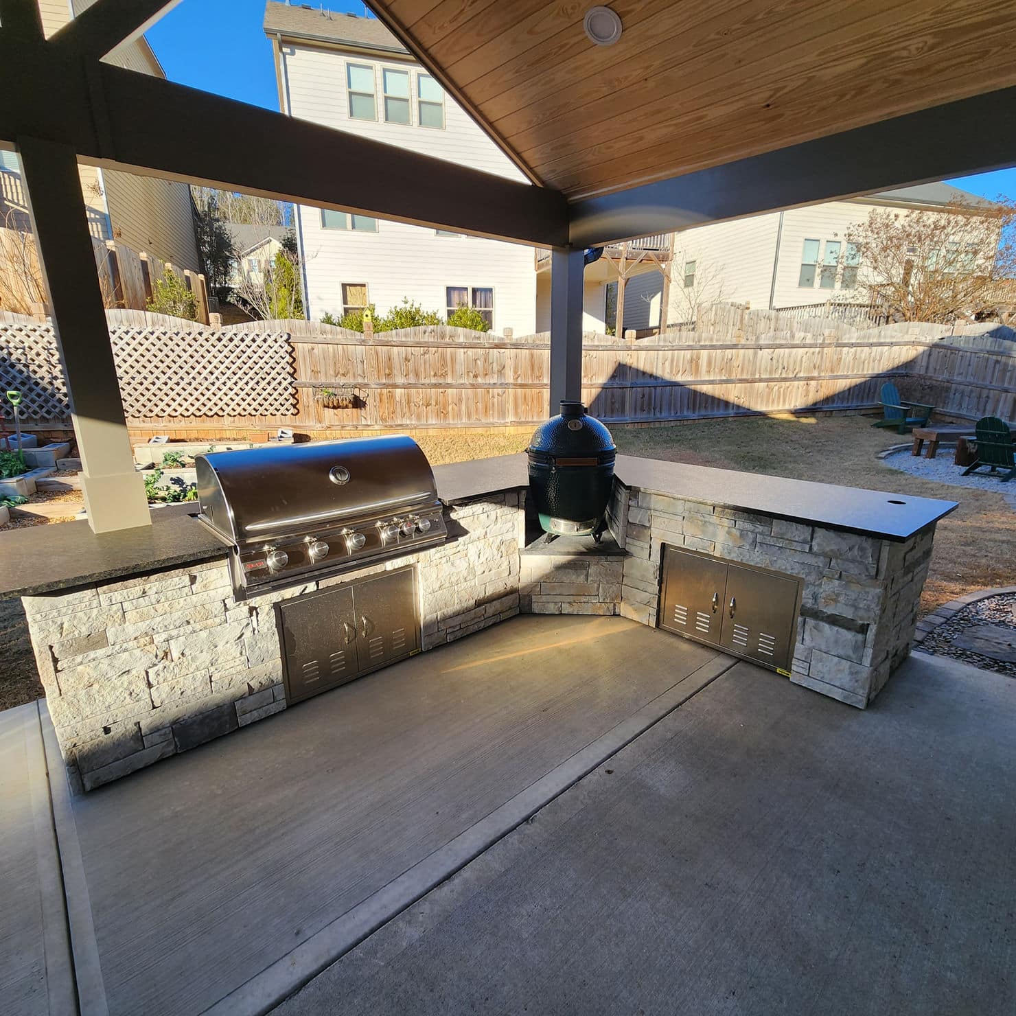 Showing staining service in the Outdoor Kitchen 